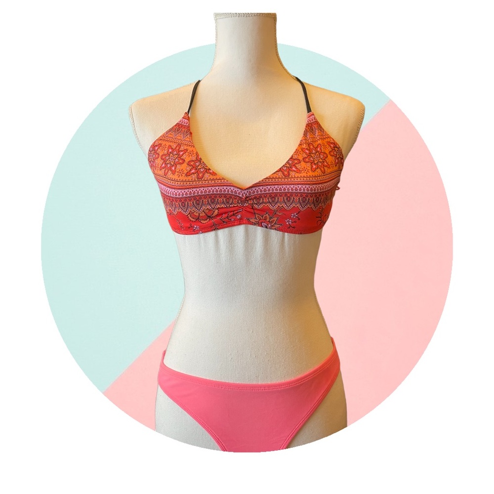 Used body glove bikini set.  Multi colored orange/pink with paisley print